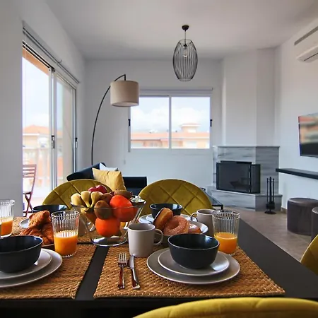 Phaedrus Living Cityview Luxury Flat Walnut Grove דירה פאפוס