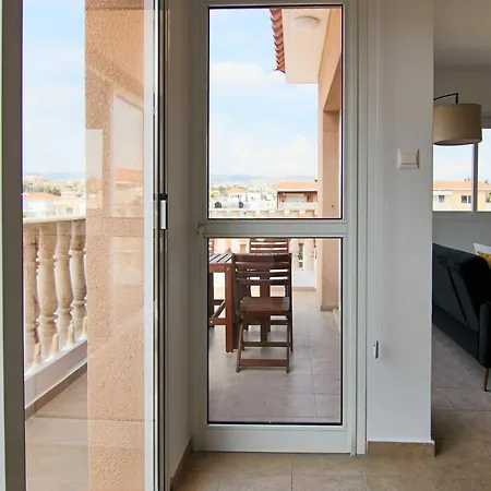 Phaedrus Living Cityview Luxury Flat Walnut Grove *