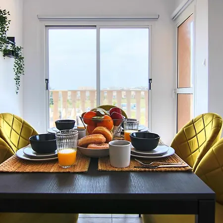 Phaedrus Living Cityview Luxury Flat Walnut Grove