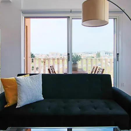 Phaedrus Living Cityview Luxury Flat Walnut Grove *
